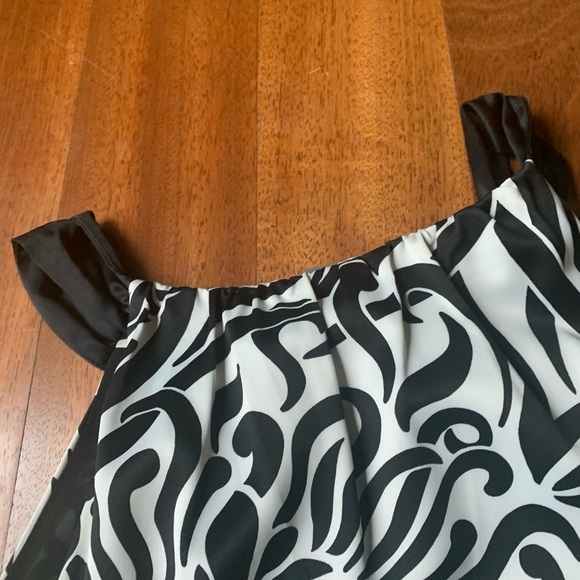 Ann Taylor sleeveless top - Picture 3 of 6